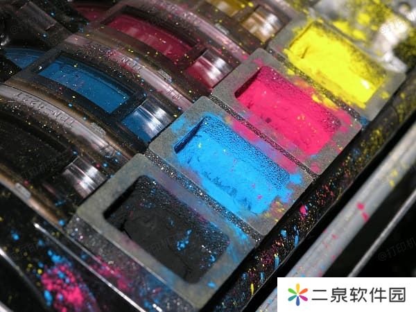 轻轻擦拭喷头部分
